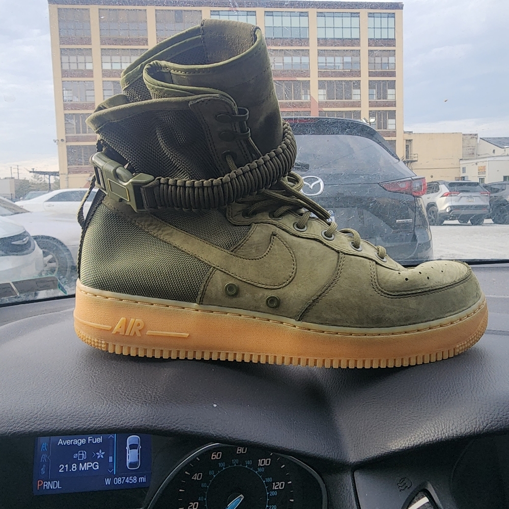 Nike sneakers army Green size 13